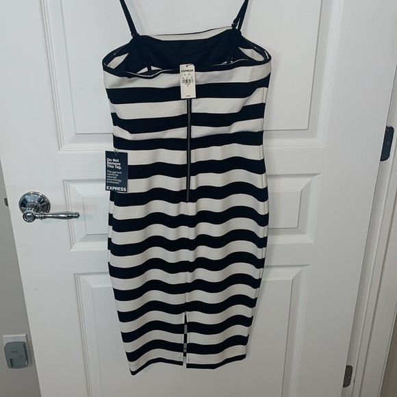 Express fitted dress - Picture 6 of 8